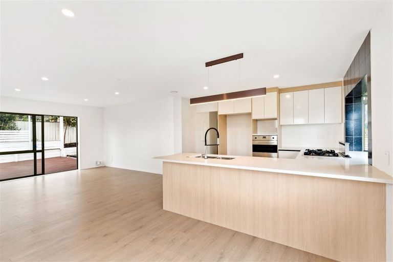 Photo of property in 2 Ferngrove Avenue, Ranui, Auckland, 0612