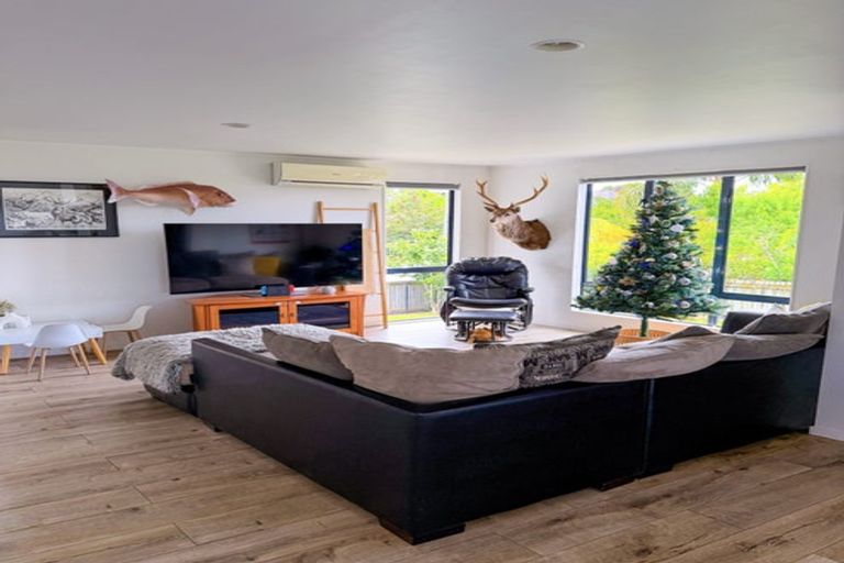 Photo of property in 33 Shearwater Street, One Tree Point, 0118