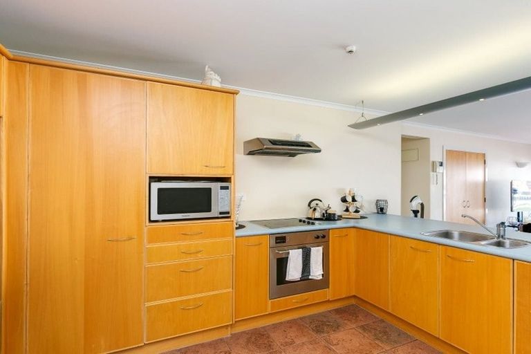 Photo of property in Endeavour Apartments, 6/125 Thorndon Quay, Pipitea, Wellington, 6011