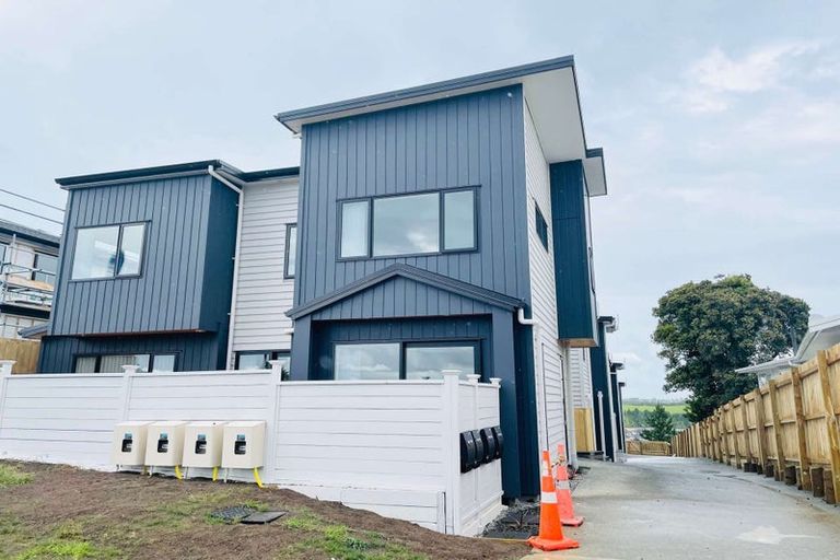 Photo of property in 40a Spencer Road, Pinehill, Auckland, 0632