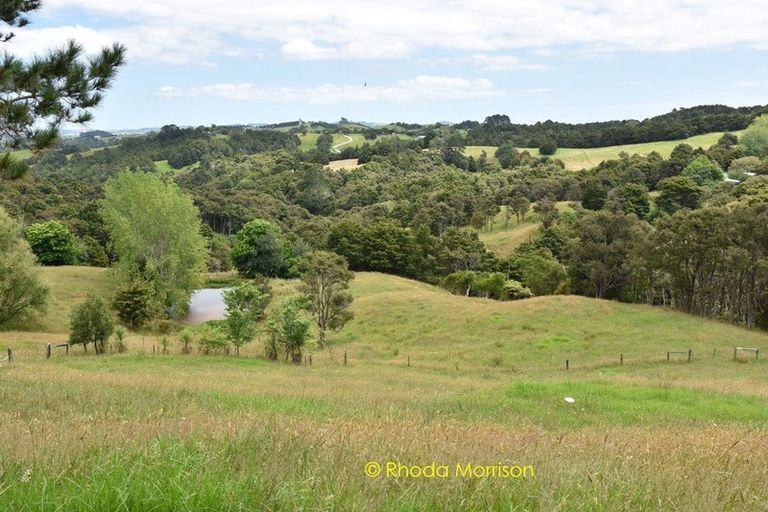 Photo of property in 318 Franklin Road, Paparoa, 0571