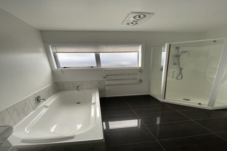 Photo of property in 61 Tamworth Crescent, Newlands, Wellington, 6037