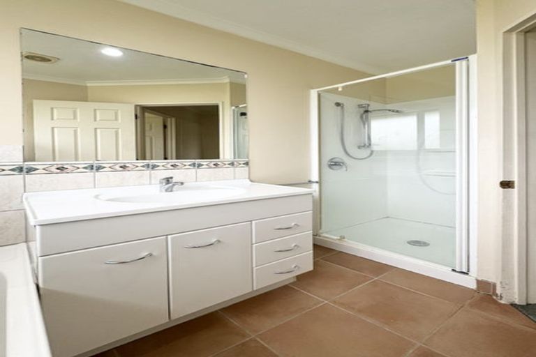 Photo of property in 42 Summerland Drive, Henderson, Auckland, 0612