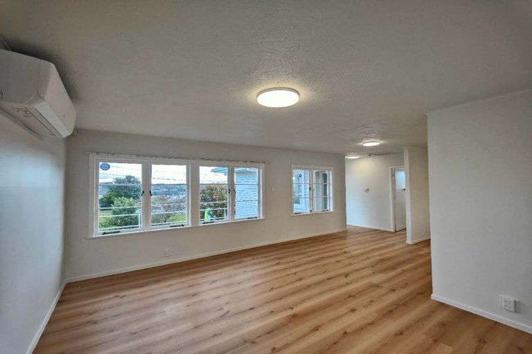 Photo of property in 48 Woodlands Crescent, Browns Bay, Auckland, 0630