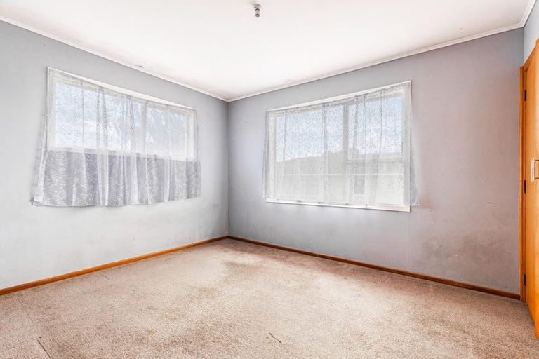 Photo of property in 19 Lydford Place, Glendene, Auckland, 0602