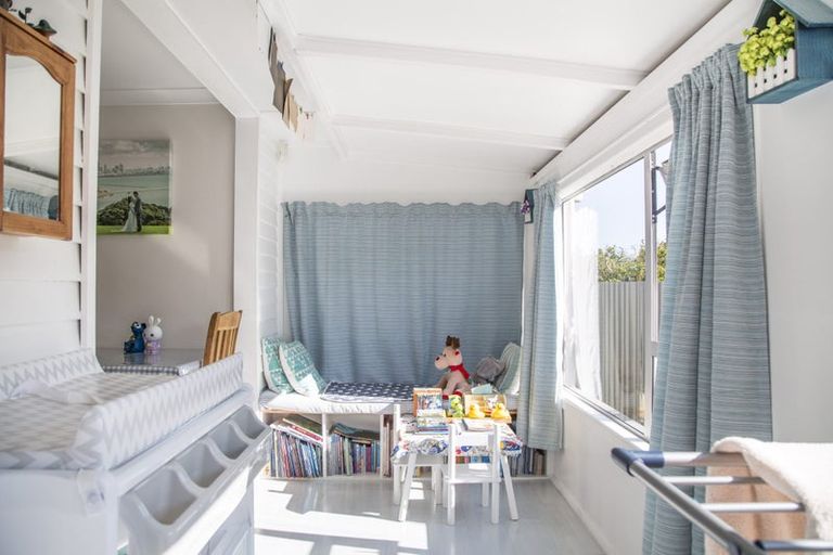 Photo of property in 43 Strid Road, Te Atatu South, Auckland, 0610