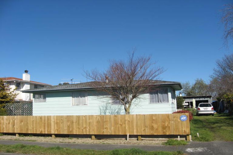 Photo of property in 22 Hornsby Street, Carterton, 5713