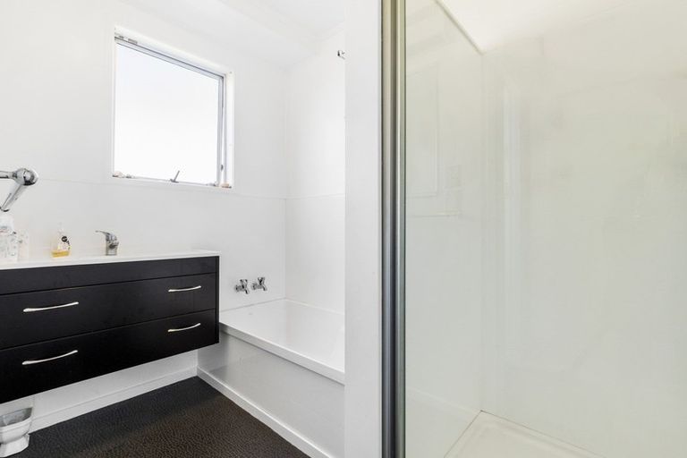 Photo of property in 18 Leatham Crescent, Opaheke, Papakura, 2113