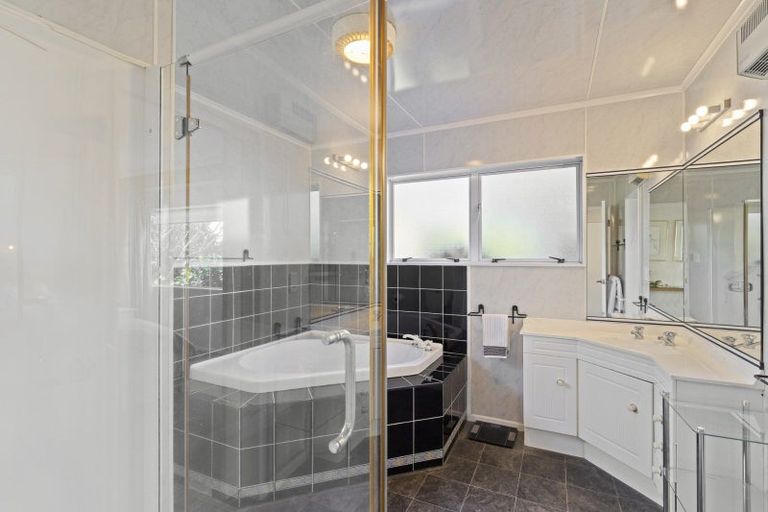 Photo of property in 2/13 Chatswood Grove, Fitzroy, New Plymouth, 4312