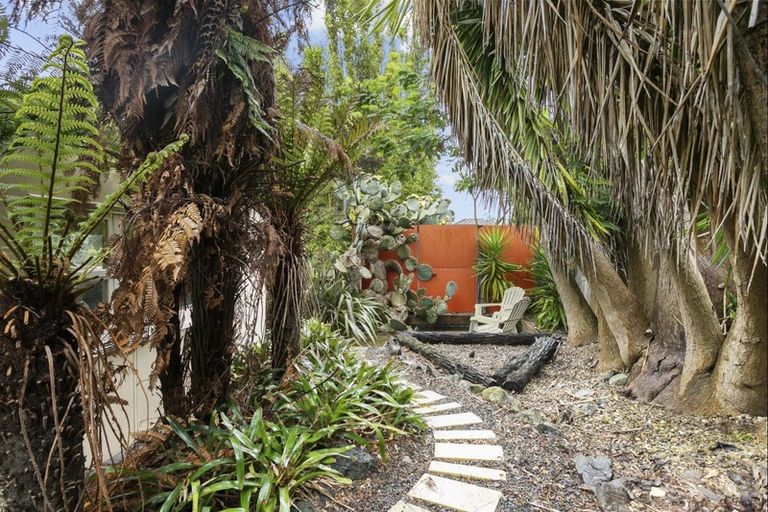 Photo of property in 17 Kapuka Road, Mangere Bridge, Auckland, 2022