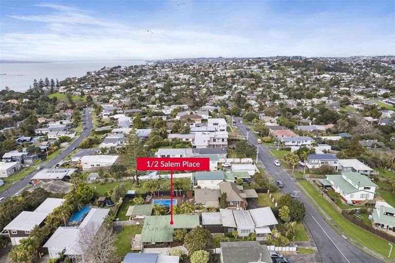 Photo of property in 1/2 Salem Place, Torbay, Auckland, 0630