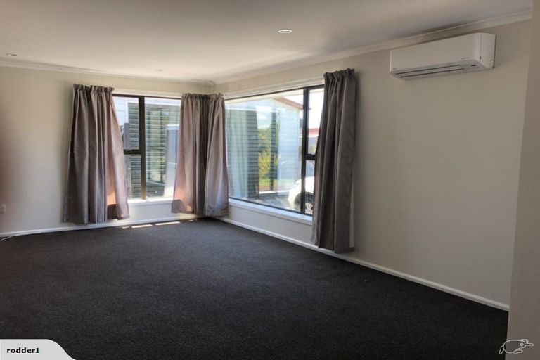 Photo of property in 132 Pacific Road, North New Brighton, Christchurch, 8083