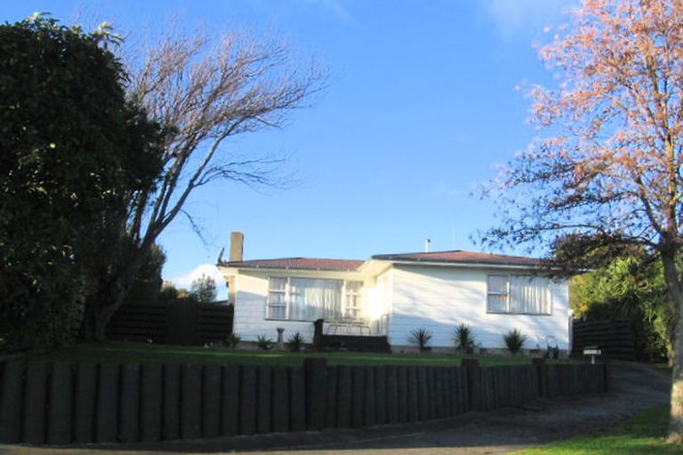 Photo of property in 23 Dunk Place, Milson, Palmerston North, 4414