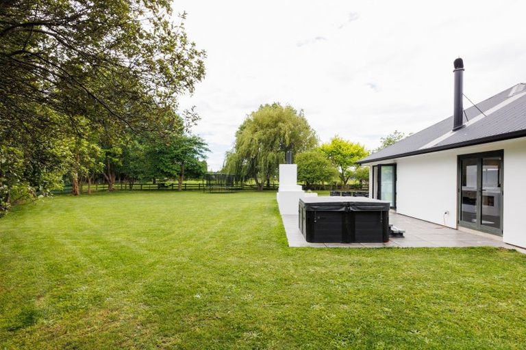 Photo of property in 1999 Longburn Rongotea Road, Longburn, Palmerston North, 4475