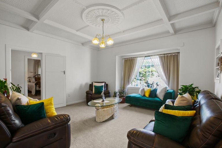 Photo of property in 10 Hoyle Place, New Plymouth, 4310