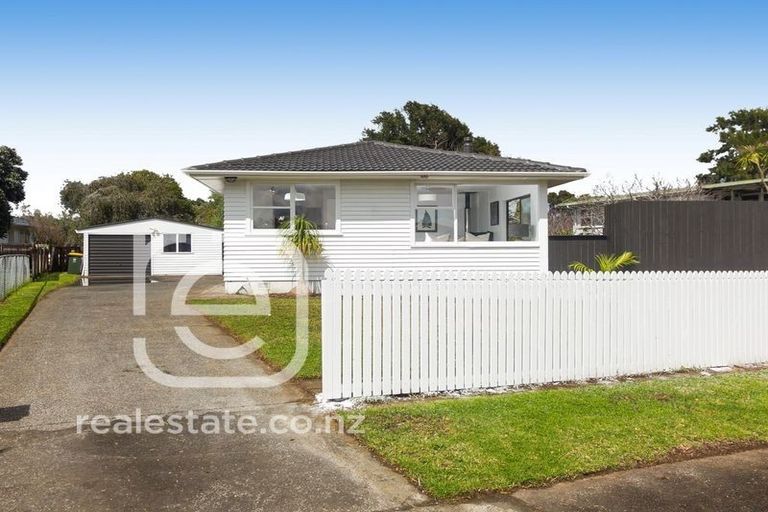 Photo of property in 8 Kea Place, Mangere Bridge, Auckland, 2022