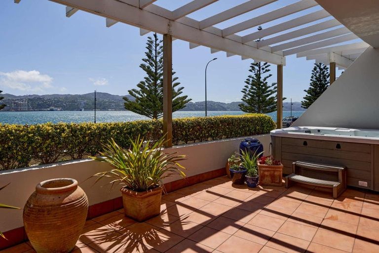 Photo of property in 1/326 Oriental Parade, Oriental Bay, Wellington, 6011