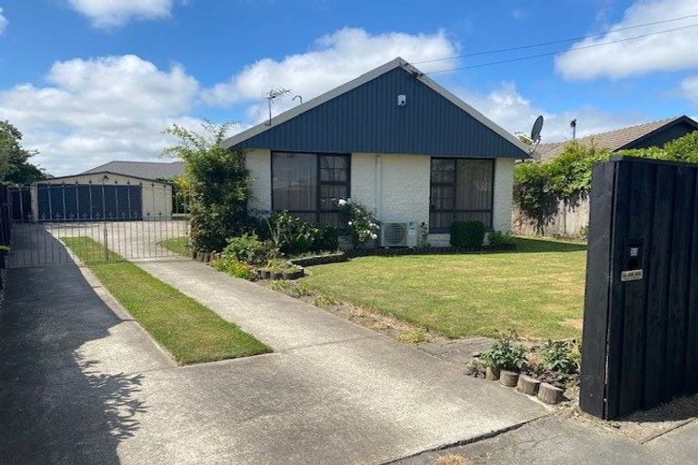 Photo of property in 33 Farquhars Road, Redwood, Christchurch, 8051