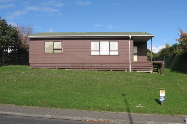 Photo of property in 19 Hookway Grove, Paraparaumu, 5032