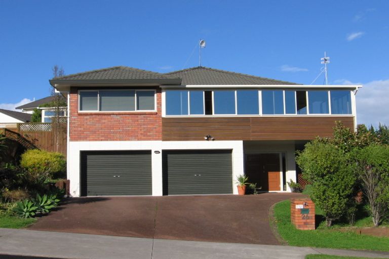 Photo of property in 26 Ewhurst Place, Goodwood Heights, Auckland, 2105