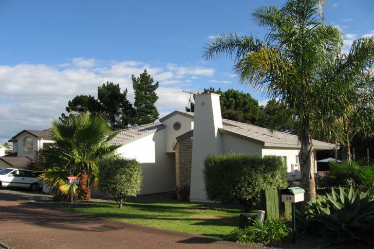 Photo of property in 32 Calypso Way, Unsworth Heights, Auckland, 0632
