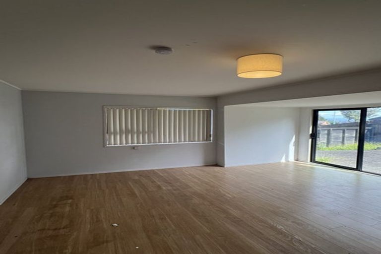 Photo of property in 28 Goodwood Drive, Goodwood Heights, Auckland, 2105