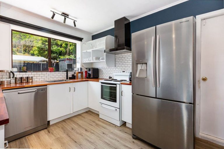 Photo of property in 72 Elizabeth Street, Waikanae, 5036