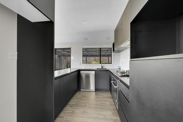 Photo of property in 2/25 Sunnyfield Crescent, Glenfield, Auckland, 0629