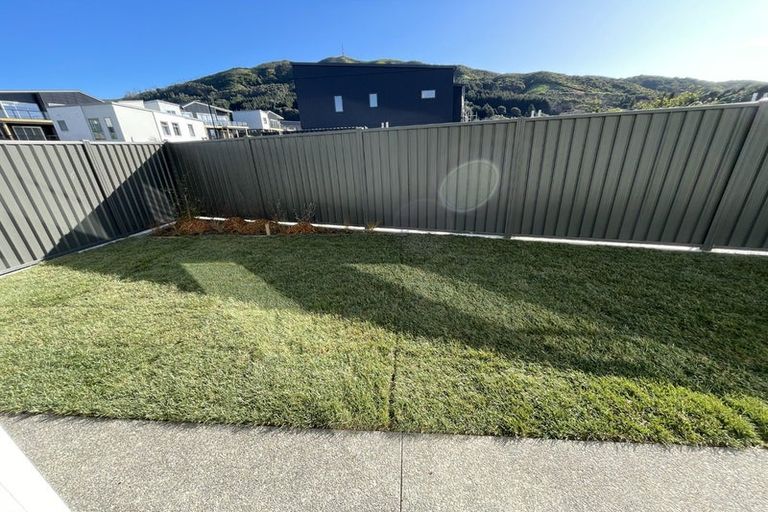 Photo of property in 24 Koreke Close, Kenepuru, Porirua, 5022