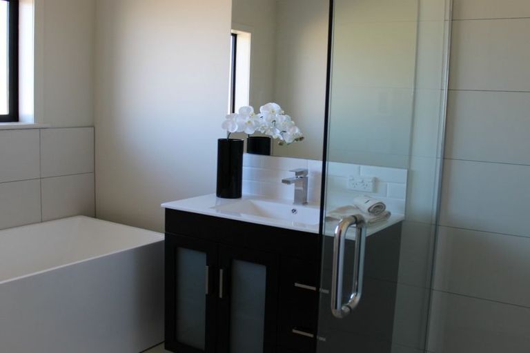 Photo of property in 14 Feist Street, Carterton, 5713