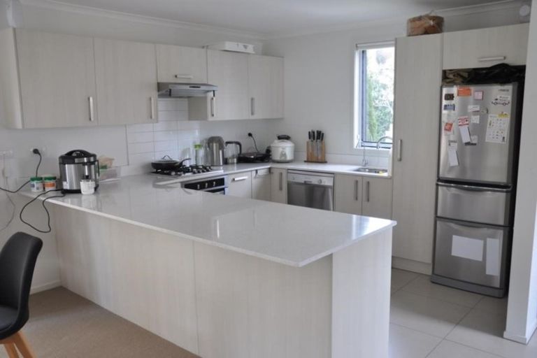 Photo of property in 75c Fields Parade, Oteha, Auckland, 0632