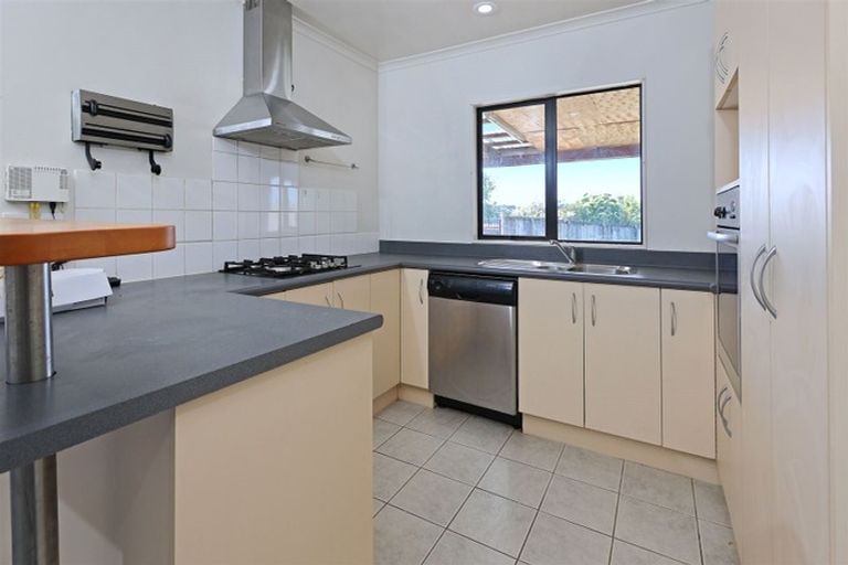 Photo of property in 74 Hetherington Road, Ranui, Auckland, 0612