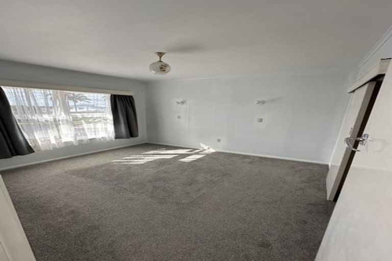 Photo of property in 2/31 Exmouth Road, Northcote, Auckland, 0627