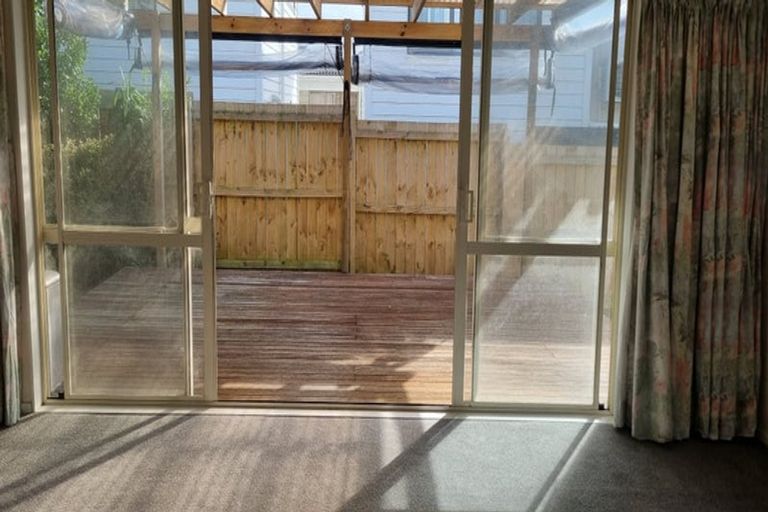 Photo of property in 742a East Coast Road, Pinehill, Auckland, 0630
