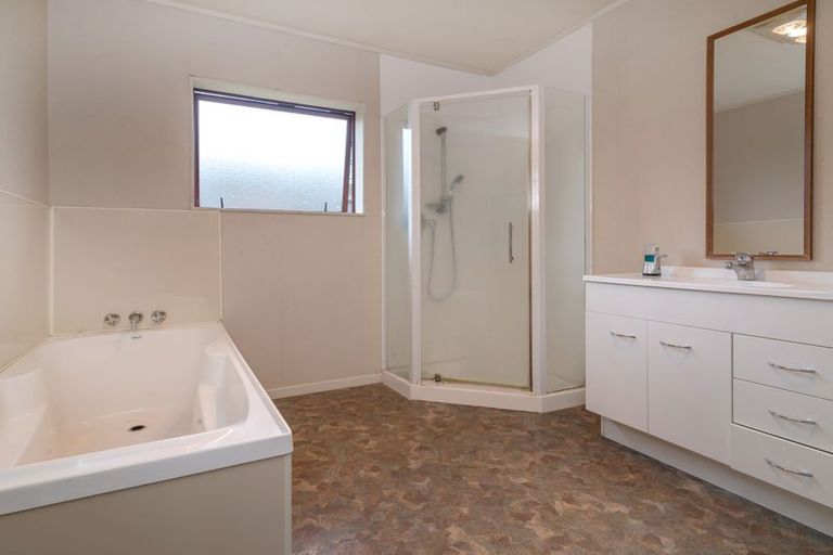 Photo of property in 264 Vaughan Road, Owhata, Rotorua, 3010