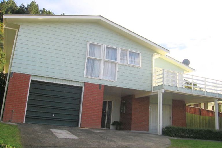 Photo of property in 20 Katarina Grove, Tawa, Wellington, 5028