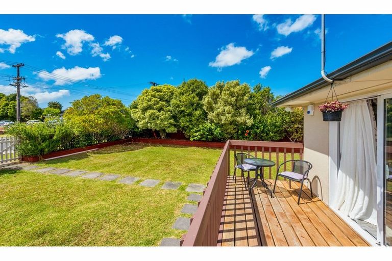 Photo of property in 14 Fairdene Avenue, Henderson, Auckland, 0610