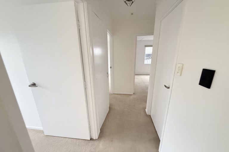 Photo of property in 21 Caribbean Drive, Unsworth Heights, Auckland, 0632