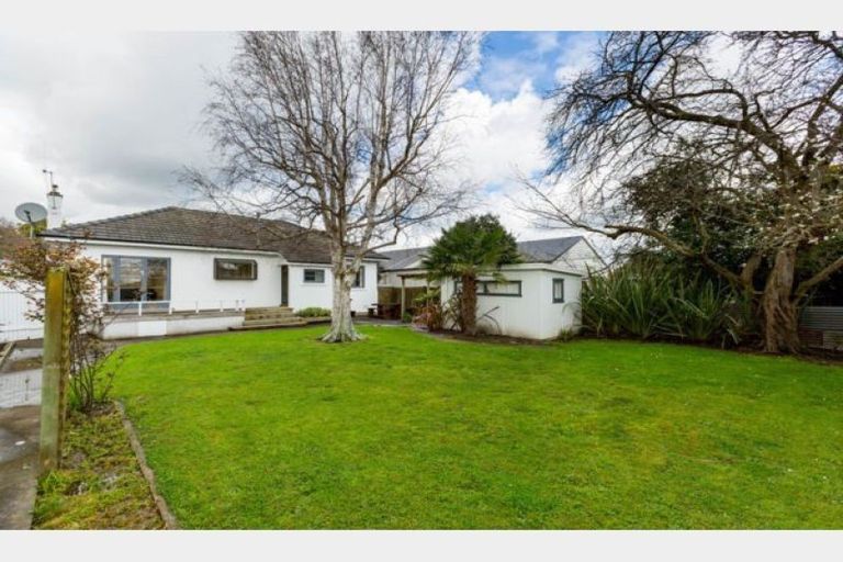 Photo of property in 17 Puriri Terrace, Roslyn, Palmerston North, 4414