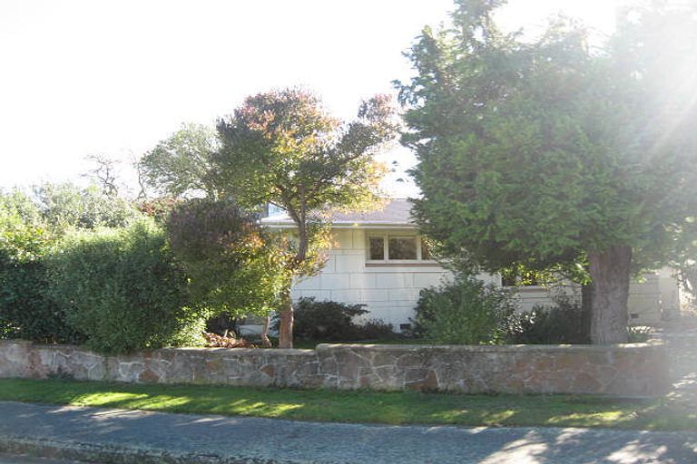 Photo of property in 8 Verran Place, Fendalton, Christchurch, 8052