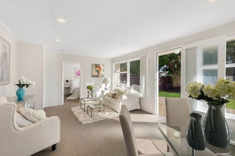 Photo of property in 2/14 Ozich Avenue, Te Atatu South, Auckland, 0610