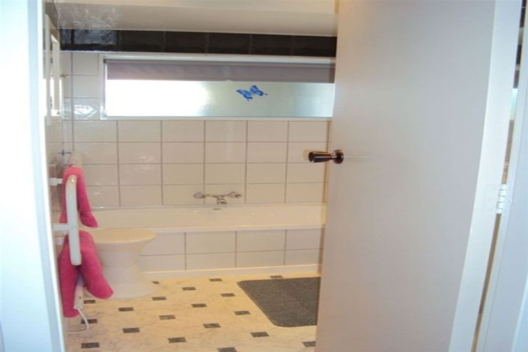 Photo of property in 58 Pembroke Street, Avondale, Christchurch, 8061