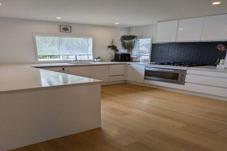 Photo of property in 54e Birkdale Road, Birkdale, Auckland, 0626