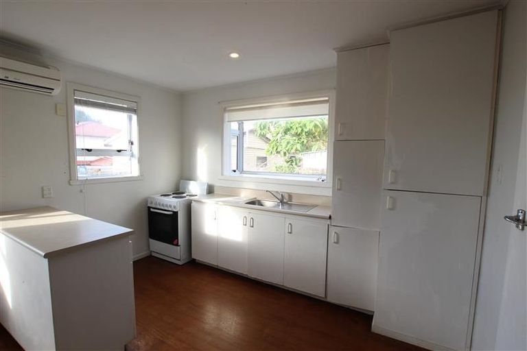 Photo of property in 6 Rondorlyn Place, Manurewa, Auckland, 2102