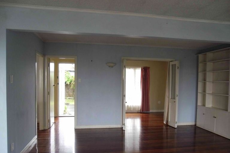 Photo of property in 84 Ocean View Road, Northcote, Auckland, 0627