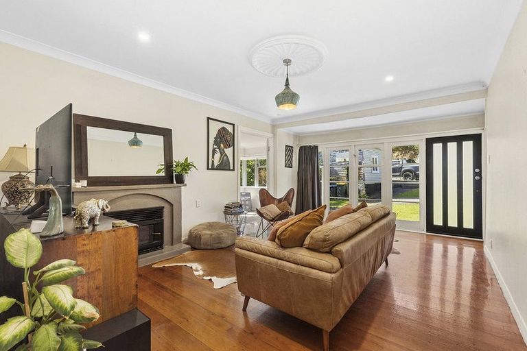 Photo of property in 49 Cluny Road, Plimmerton, Porirua, 5026