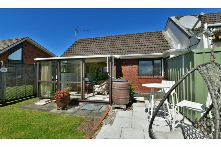 Photo of property in 10 Bellbird Place, Orewa, 0931
