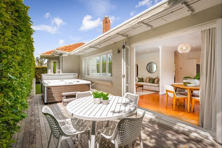 Photo of property in 1/27 Summer Street, Stanley Point, Auckland, 0624