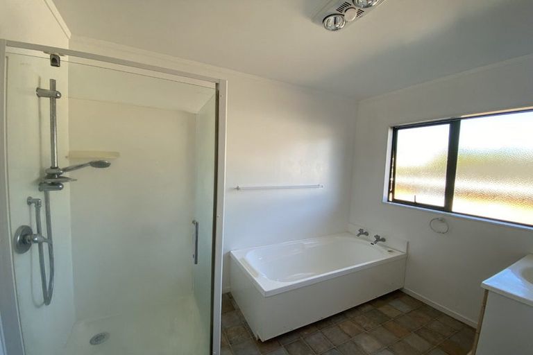 Photo of property in 3a Waterview Road West, Takanini, 2112