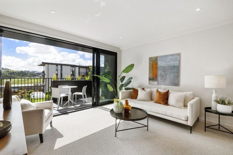 Photo of property in 9a Windlass Street, Long Bay, Auckland, 0630